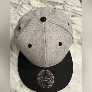 Crowns by lids Men's Gray and Black Snapback Hat nwt